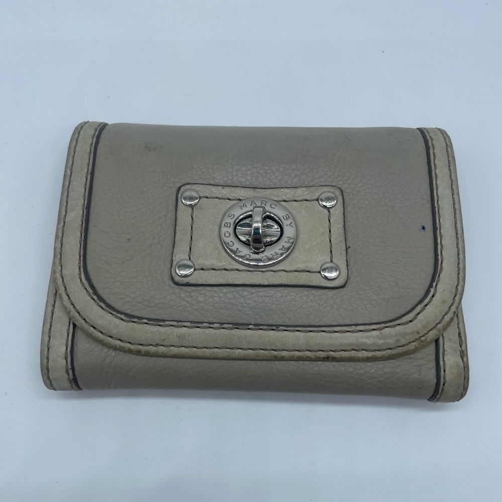 Marc By Marc Jacobs Tri Fold Taupe Pebbled Leather Wallet Twist Lock Small